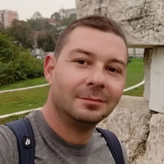 Uroš Mutavdžić, nastavnik srpskog jezika